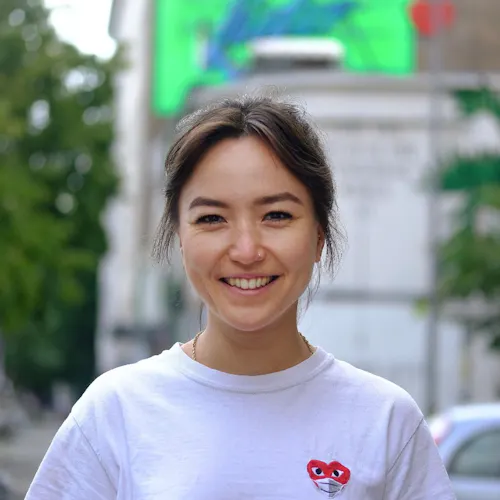 Yumi Lewis