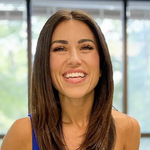 Cyn Bastos