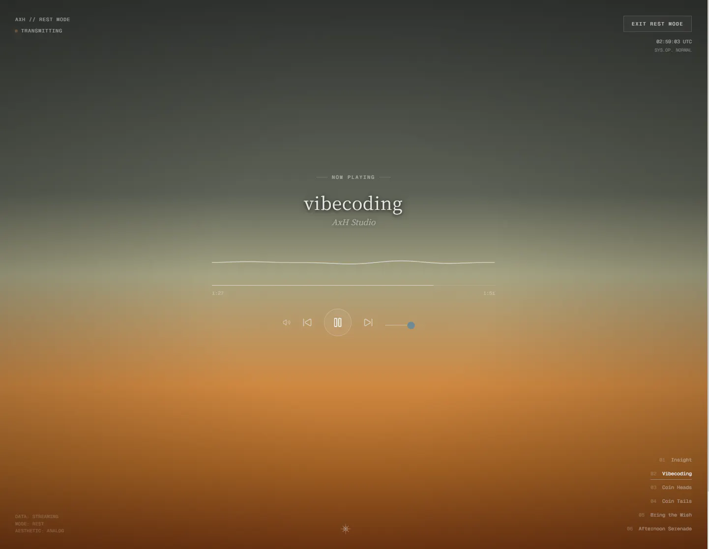 주황색 배경의 웹페이지 스크린샷