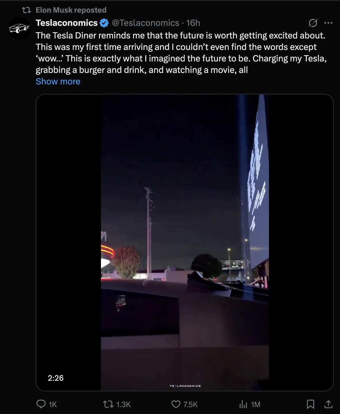 백그라운드에서 TV 화면 사진이있는 트윗