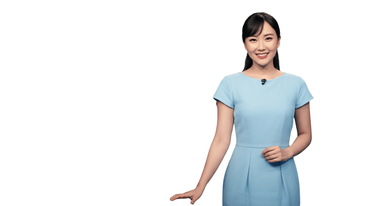 파란 드레스를 입고 포즈를 취하는 여자