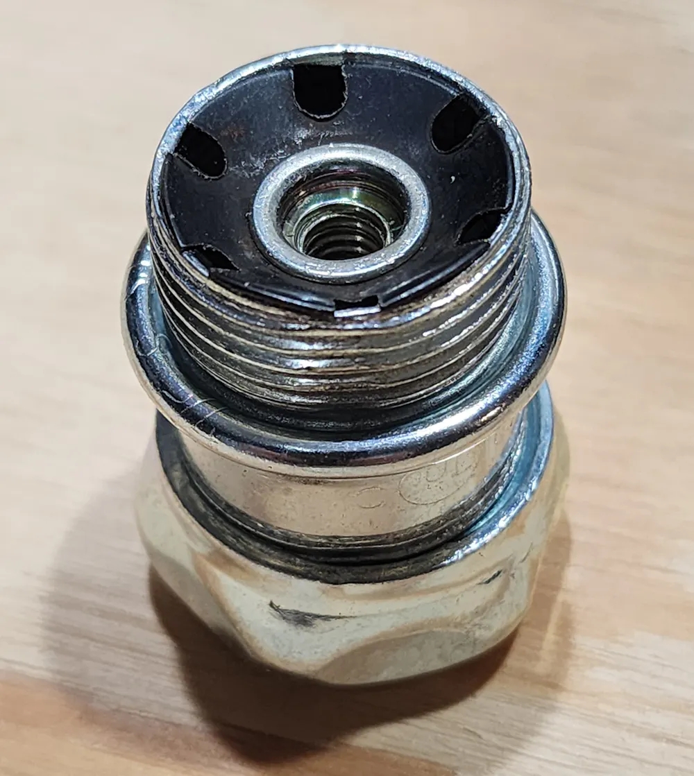 Star_Nut_in_Connector Bottom.jpg