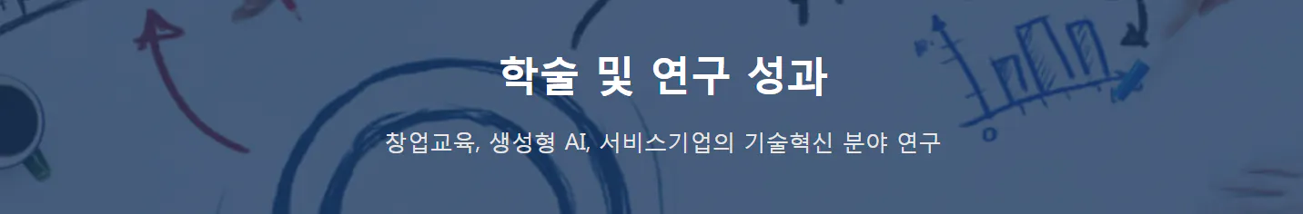 사람이 화이트 보드에 글을 쓰고 있습니다