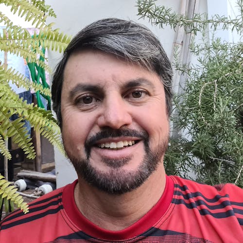 Ângelo J L Romero