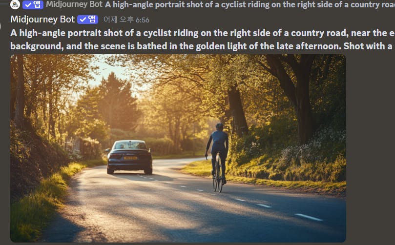 한 남자가 자전거를 타고 시골길을 달리고 있다