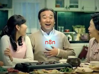 부엌에서 테이블 주위에 앉아있는 사람들의 그룹