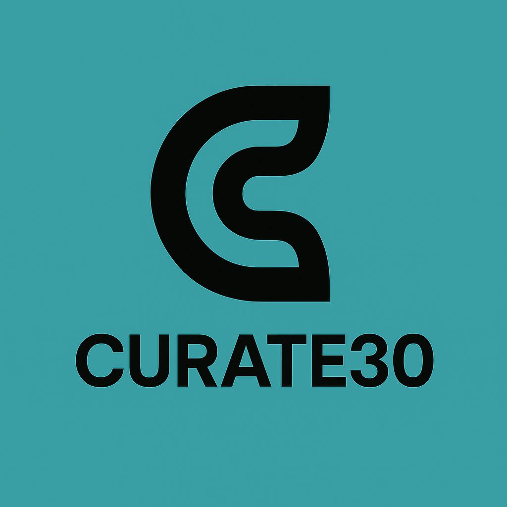 청록색 배경에서 Curate 30에 대한 로고