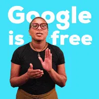 Google이라는 단어가있는 안경을 쓴 여성은 파란색 배경에서 무료입니다.