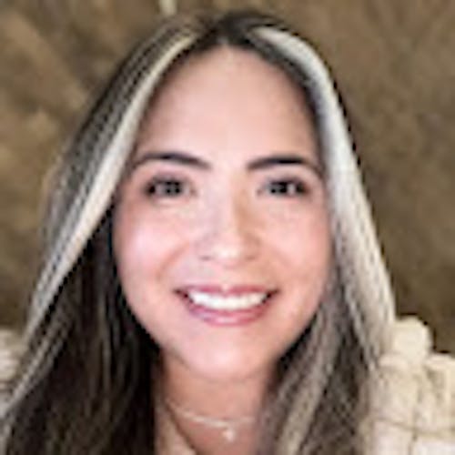 Laura Gil